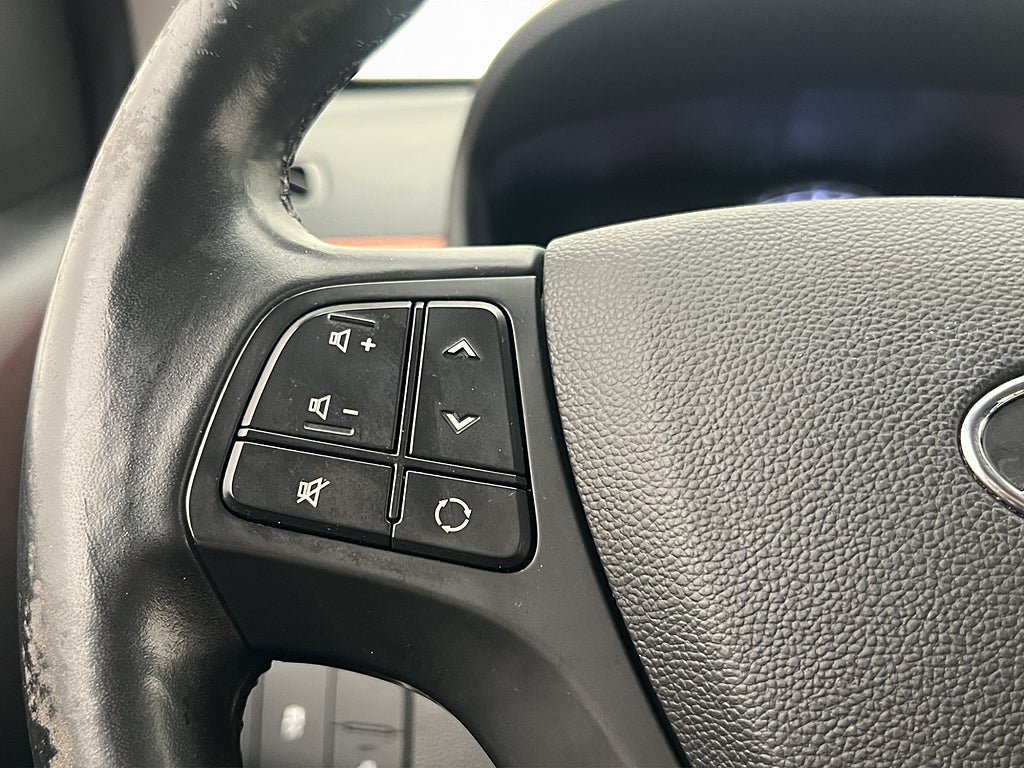 Vehicle Image 14