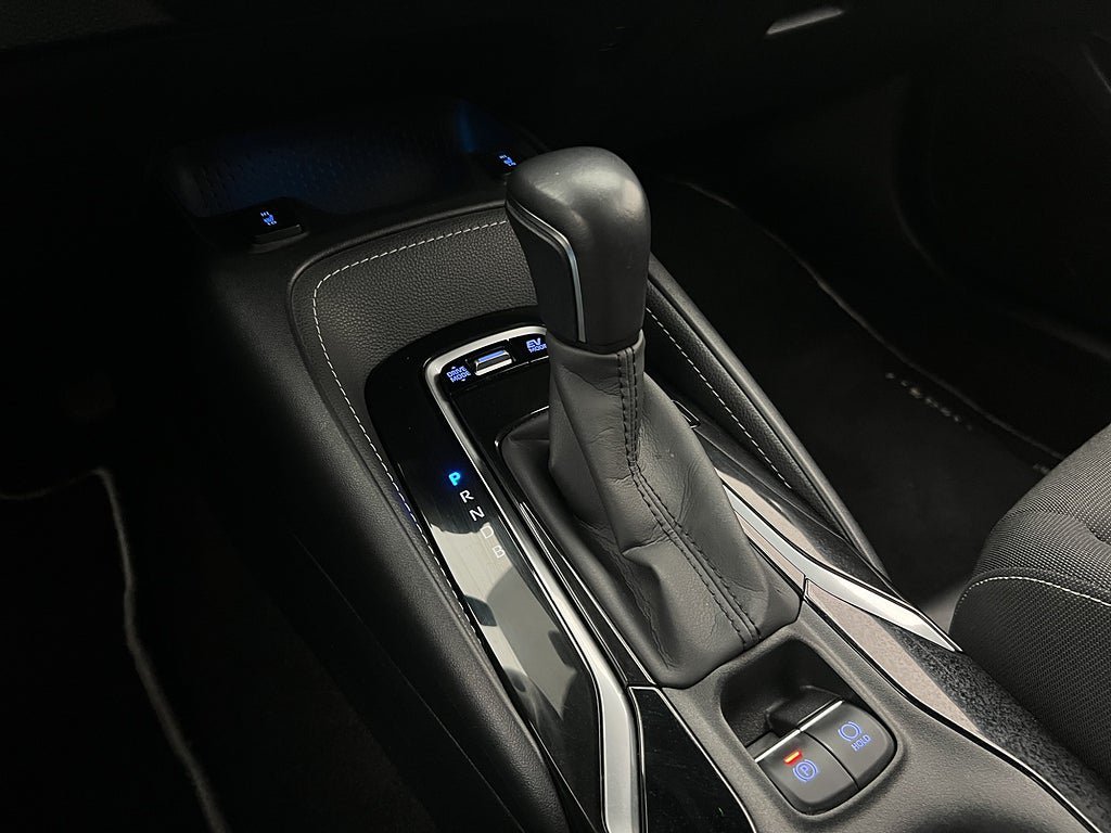 Vehicle Image 25