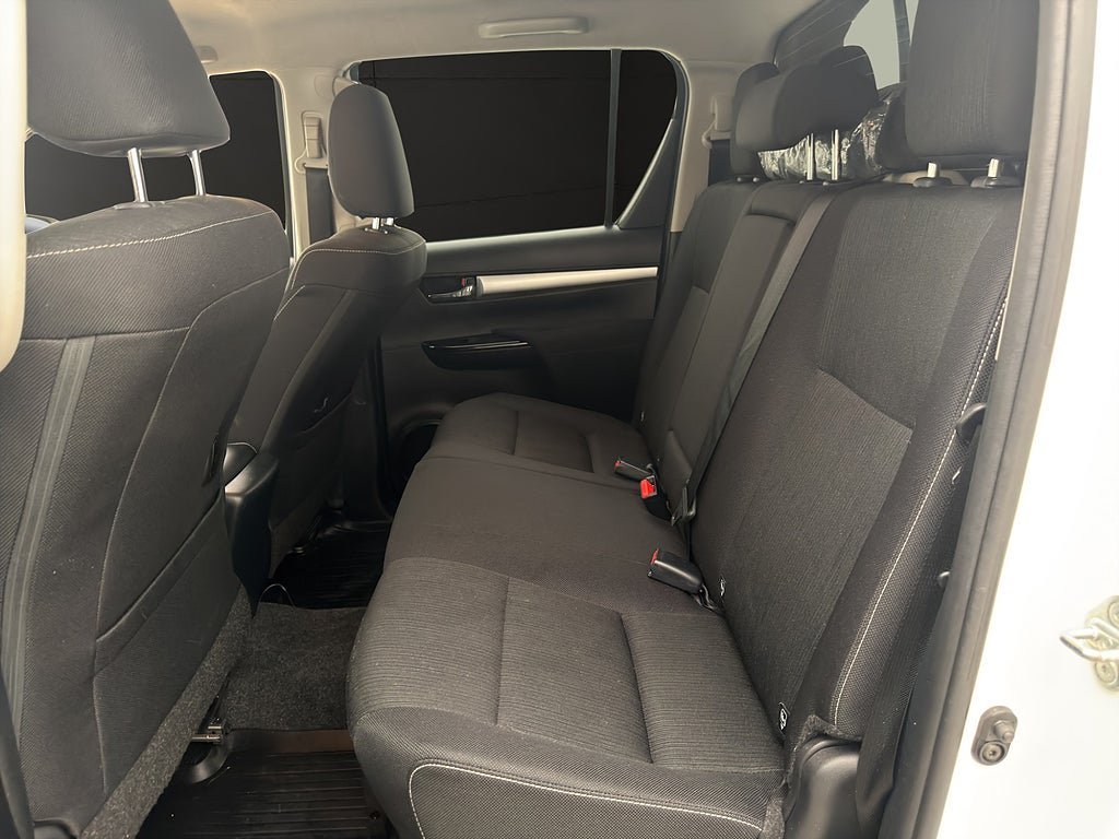 Vehicle Image 25