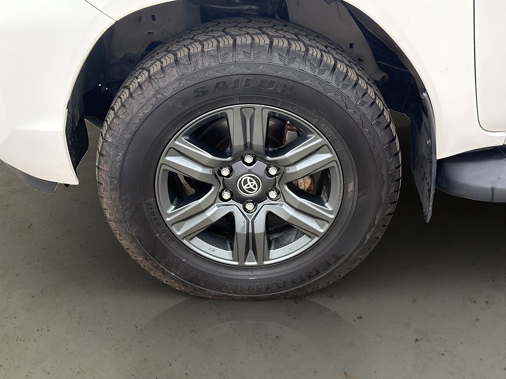 Vehicle Image 28