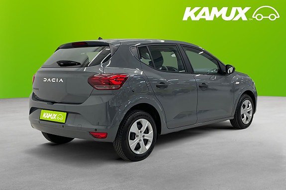 Vehicle Image 4