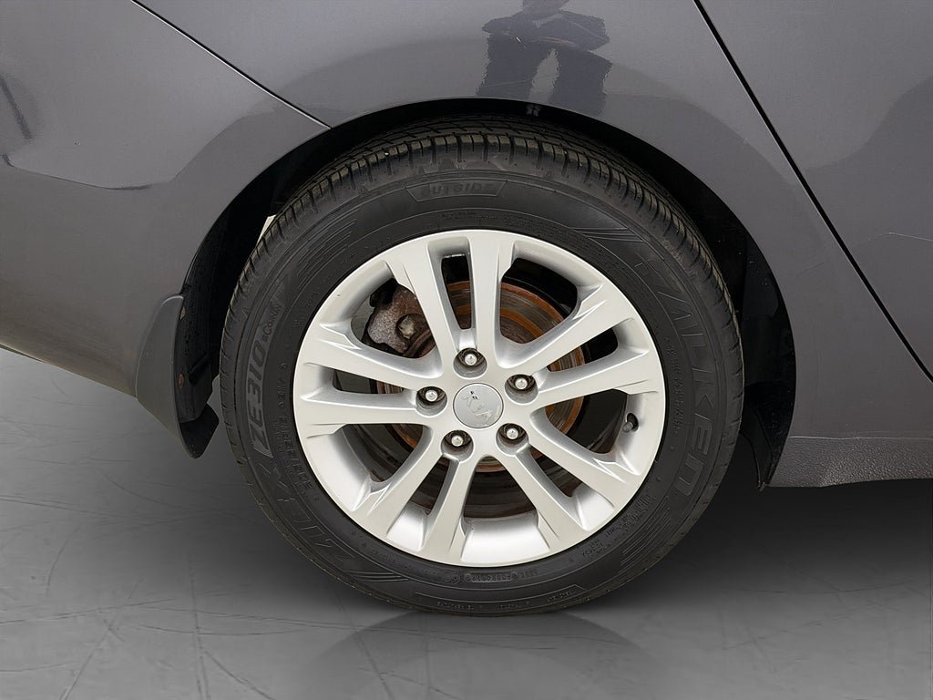 Vehicle Image 30