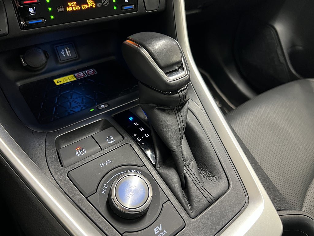 Vehicle Image 24