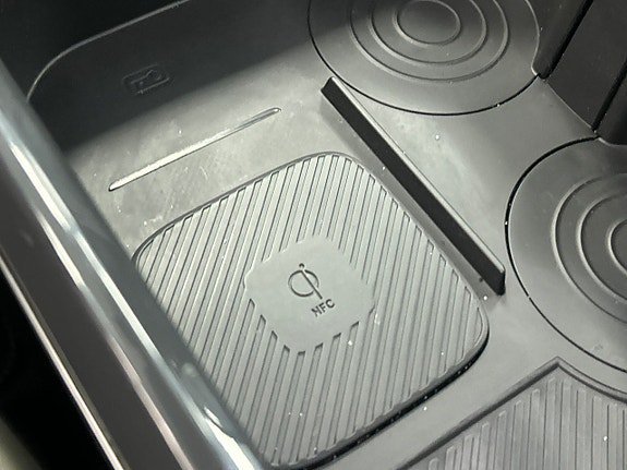 Vehicle Image 25