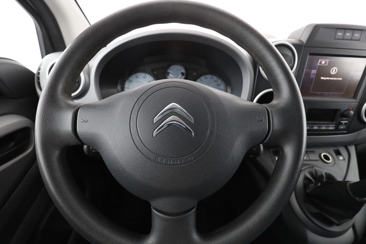 Vehicle Image 17