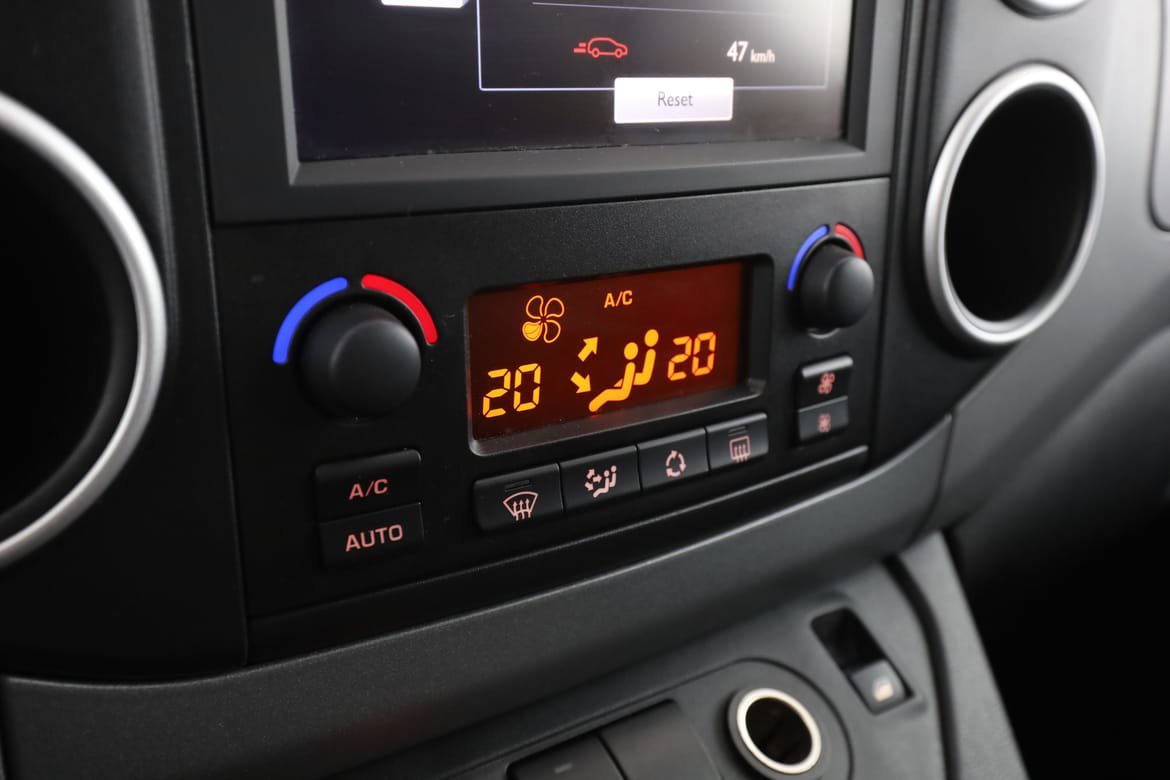 Vehicle Image 25