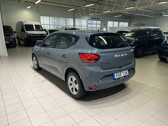 Vehicle Image 6