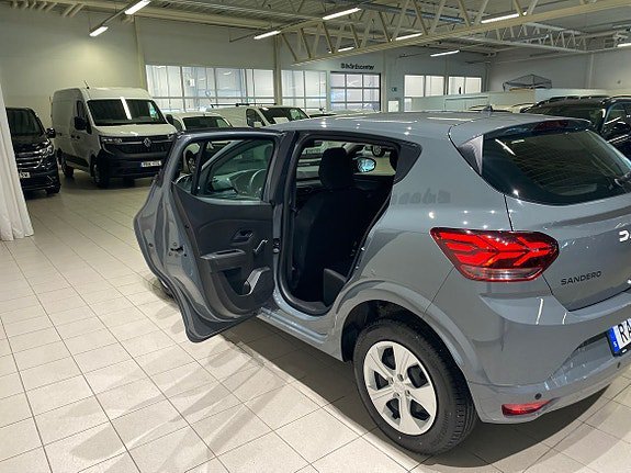 Vehicle Image 7