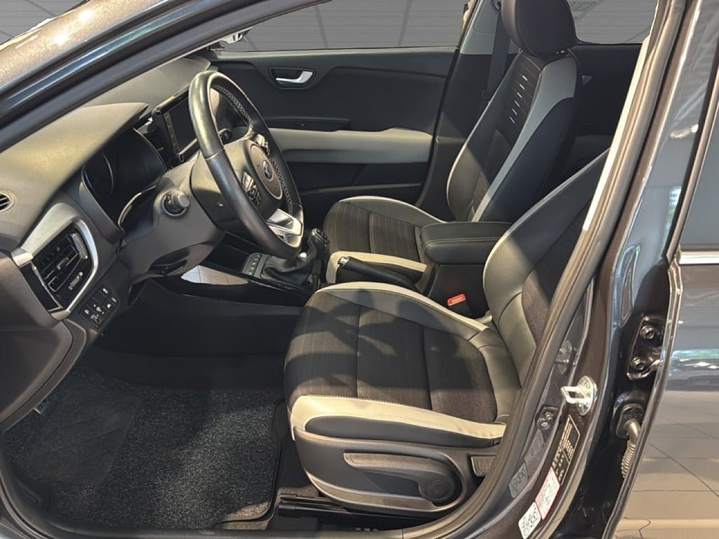 Vehicle Image 8