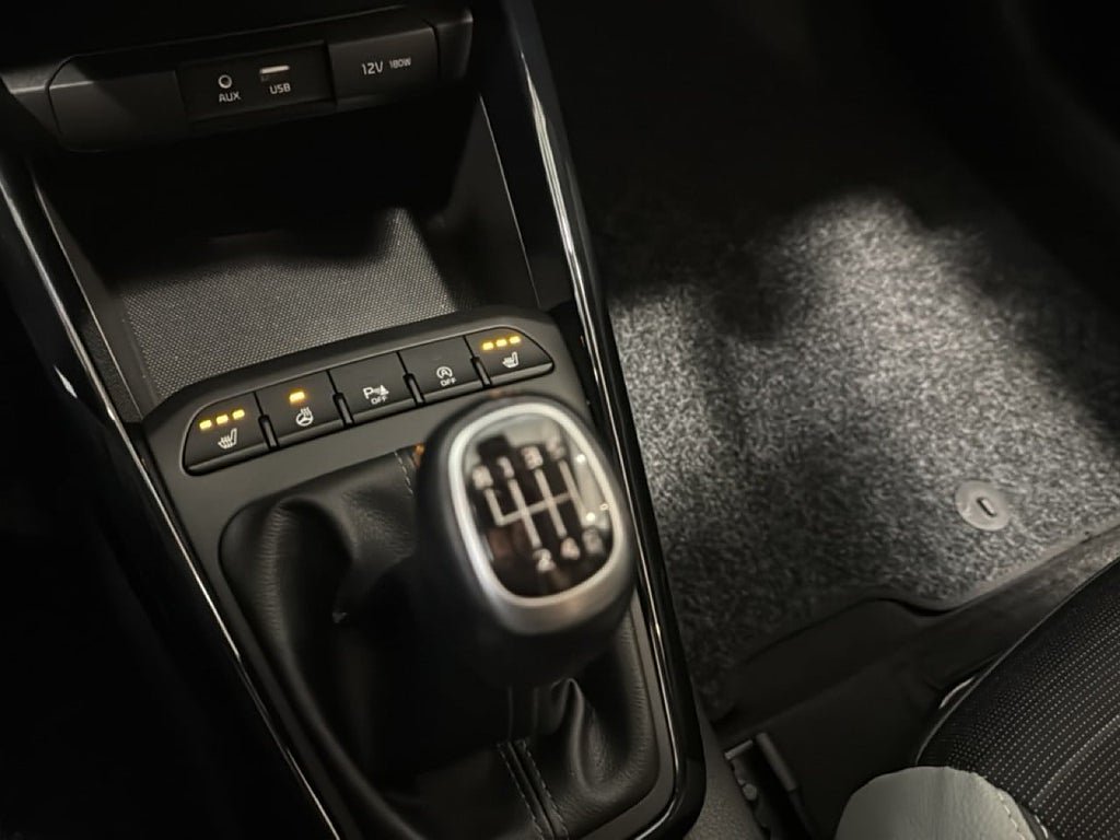 Vehicle Image 12