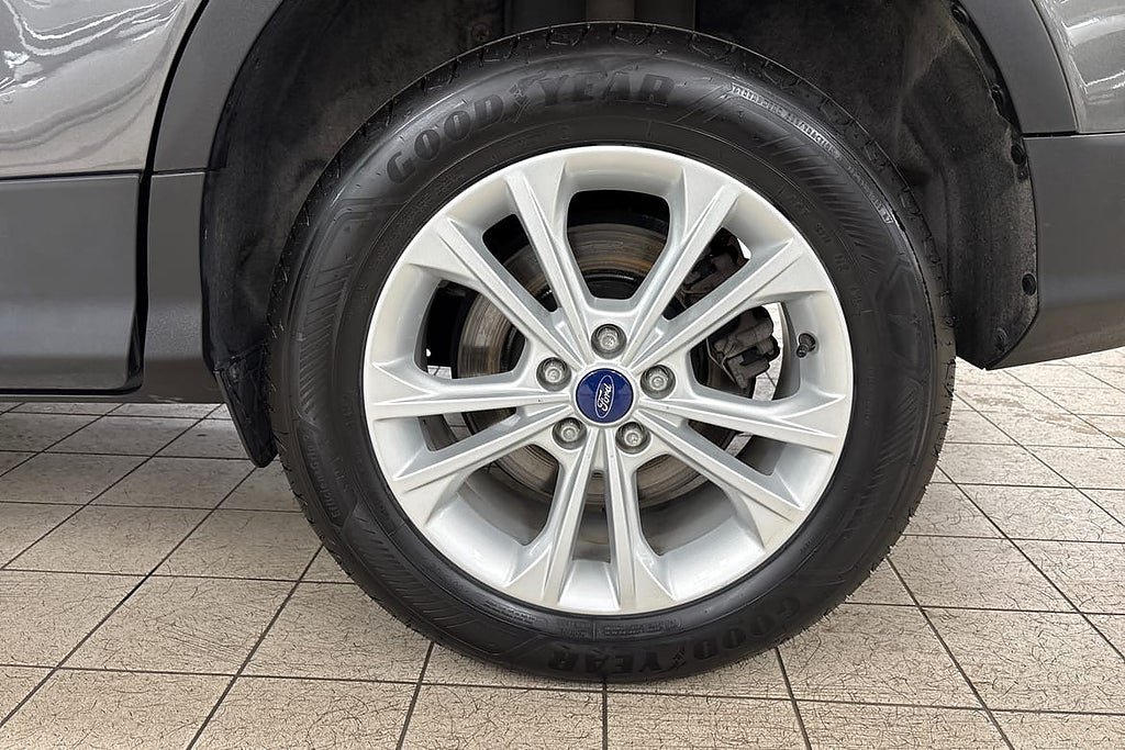 Vehicle Image 17