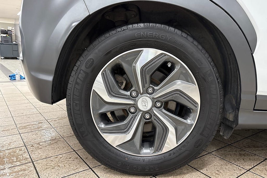 Vehicle Image 16