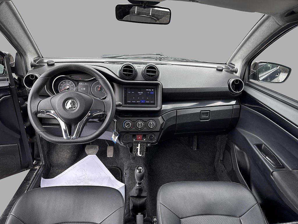 Vehicle Image 12