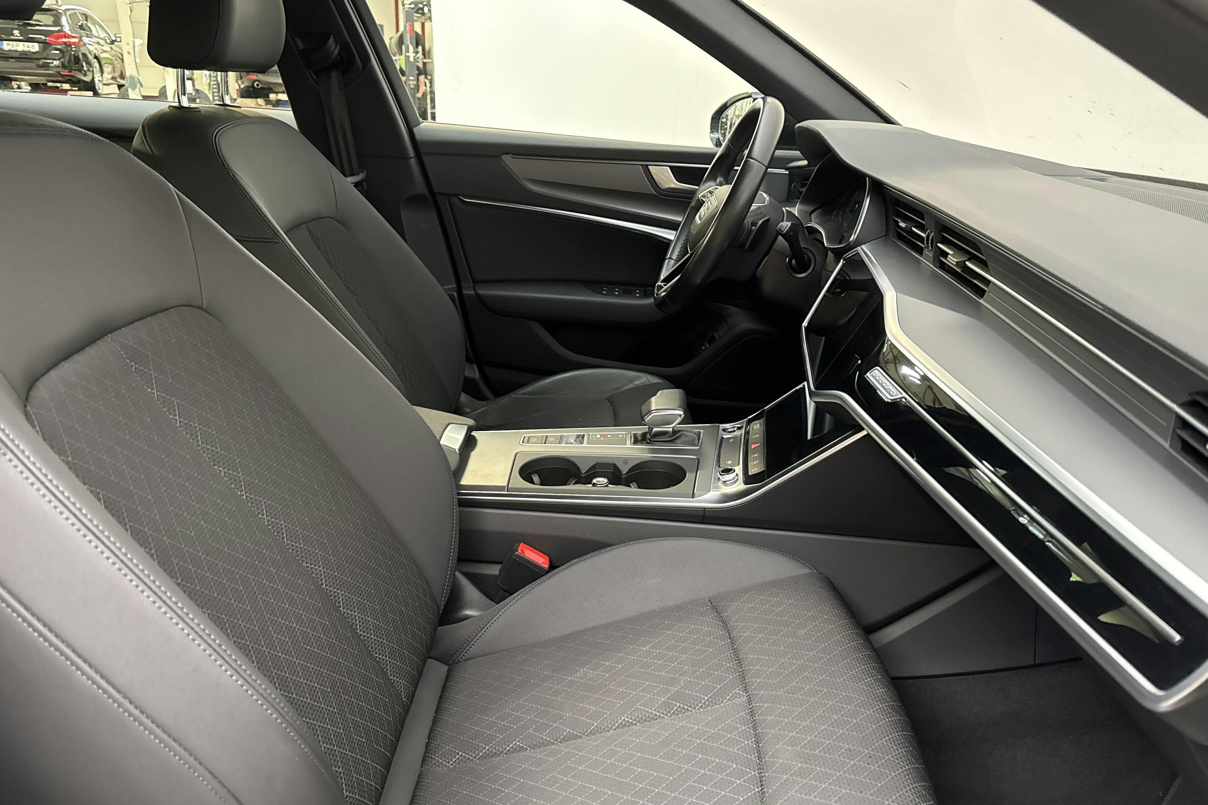 Vehicle Image 7