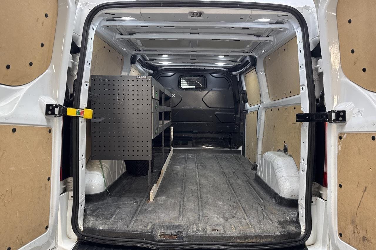 Vehicle Image 9