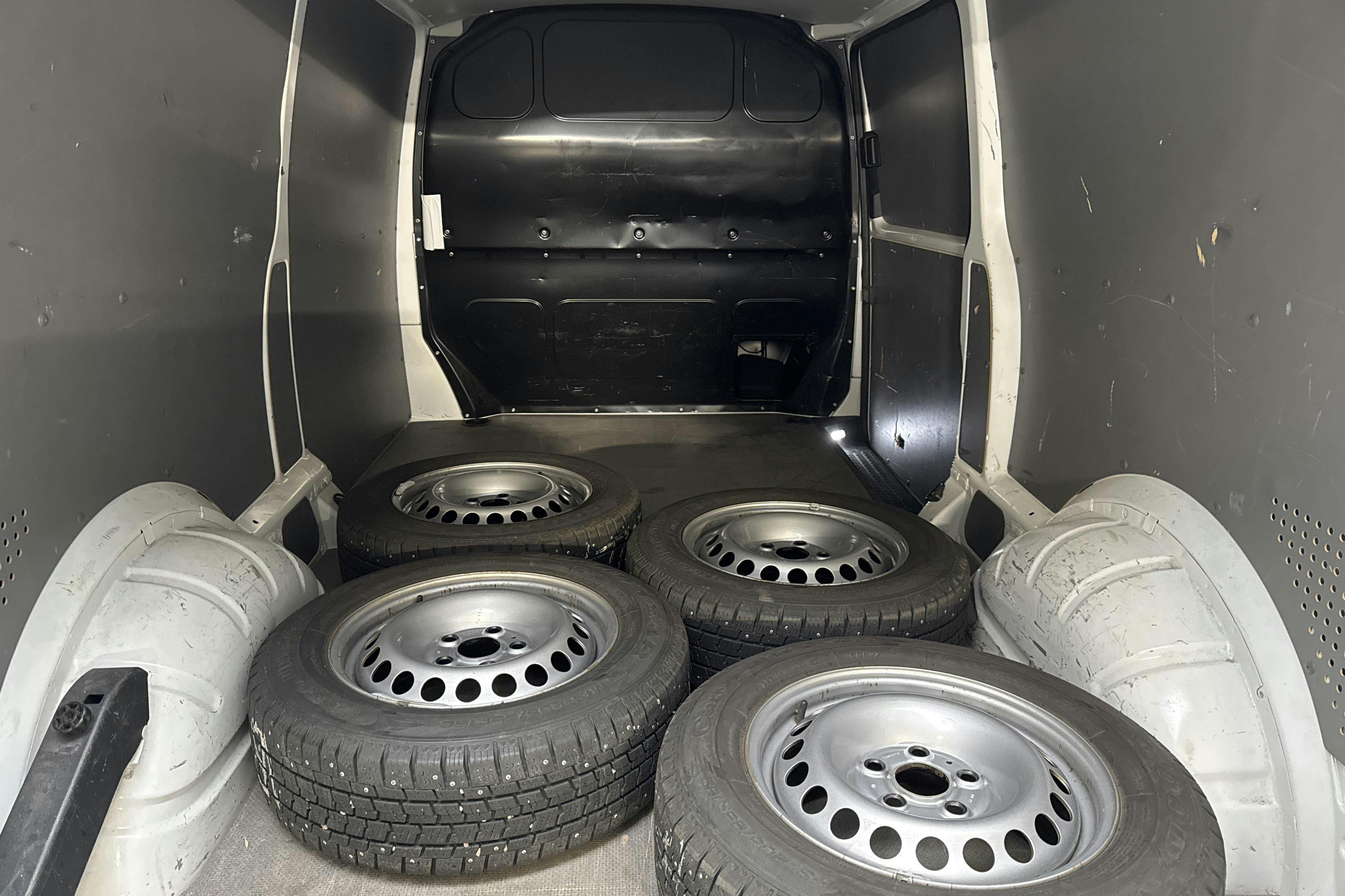 Vehicle Image 8