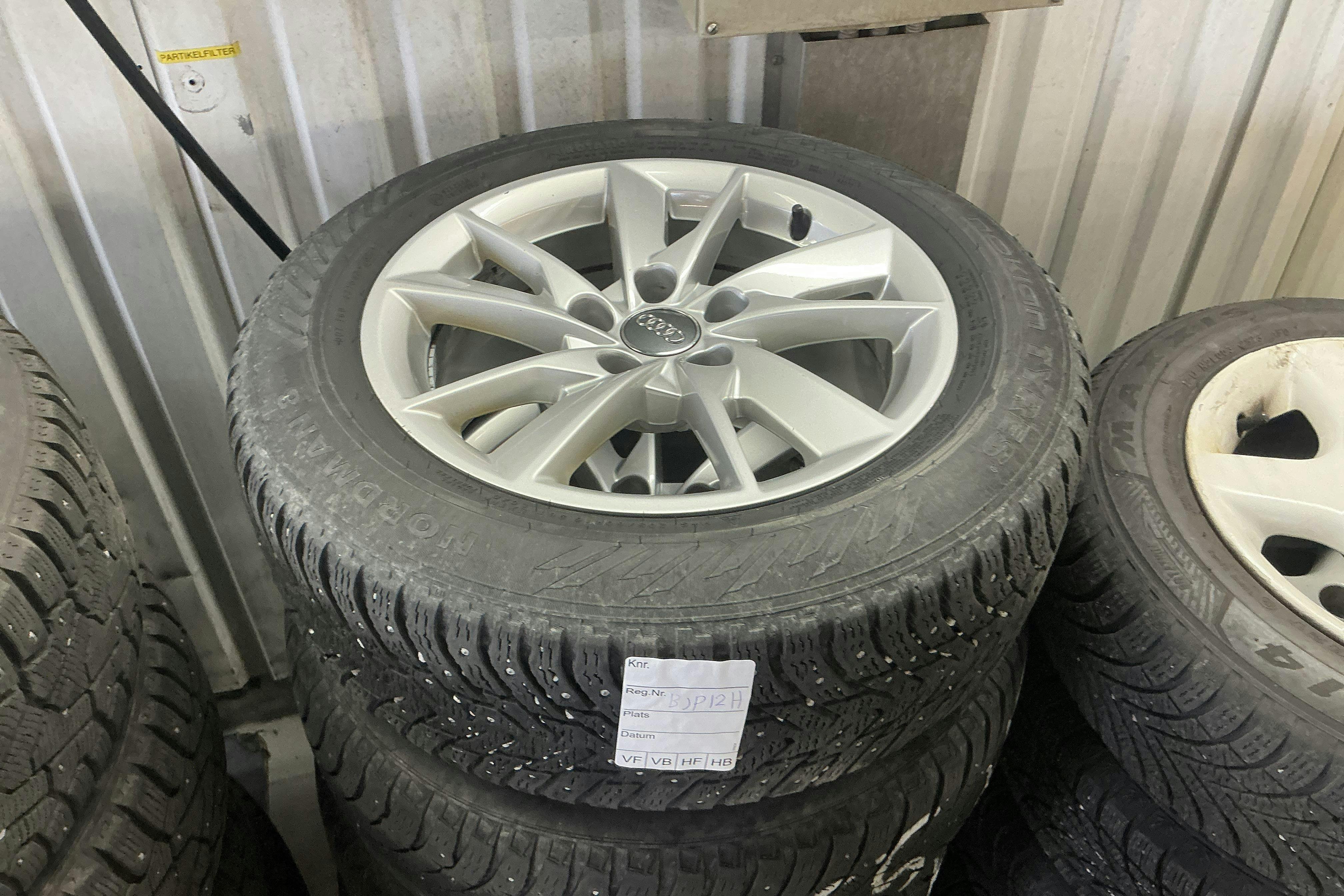 Vehicle Image 12