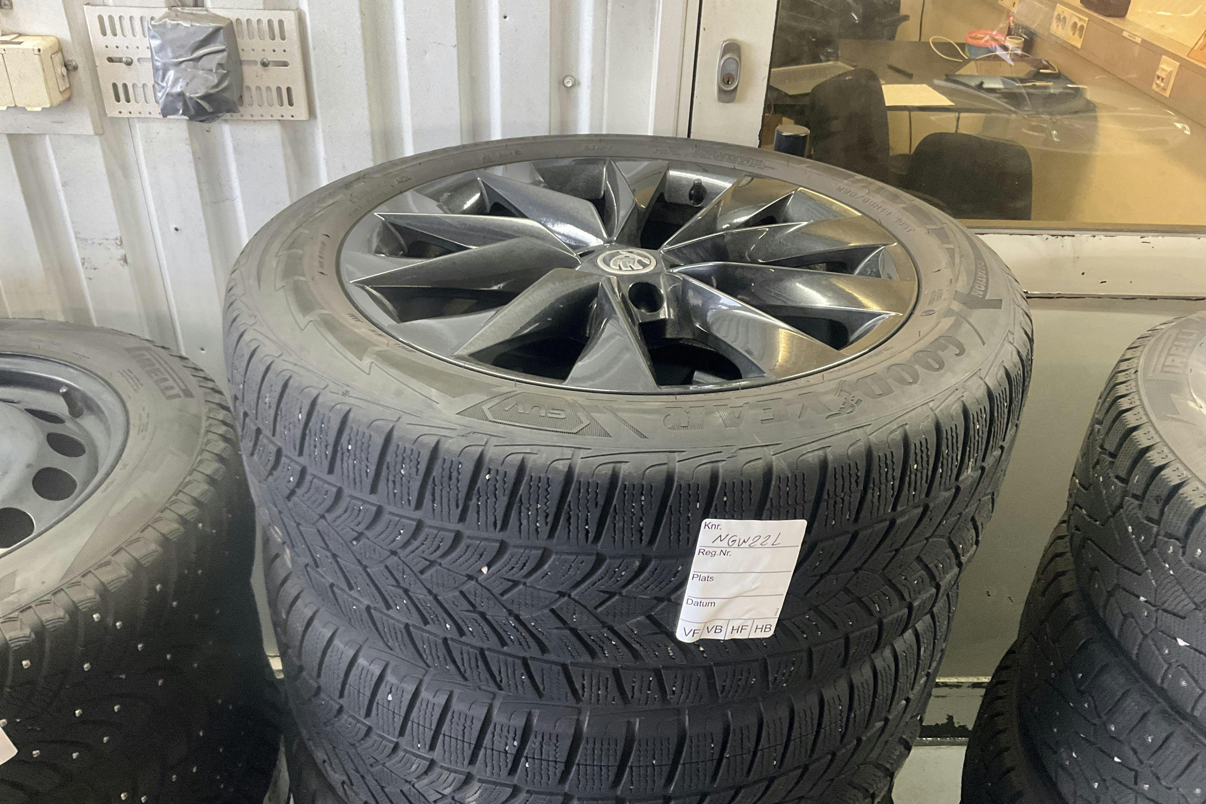 Vehicle Image 13