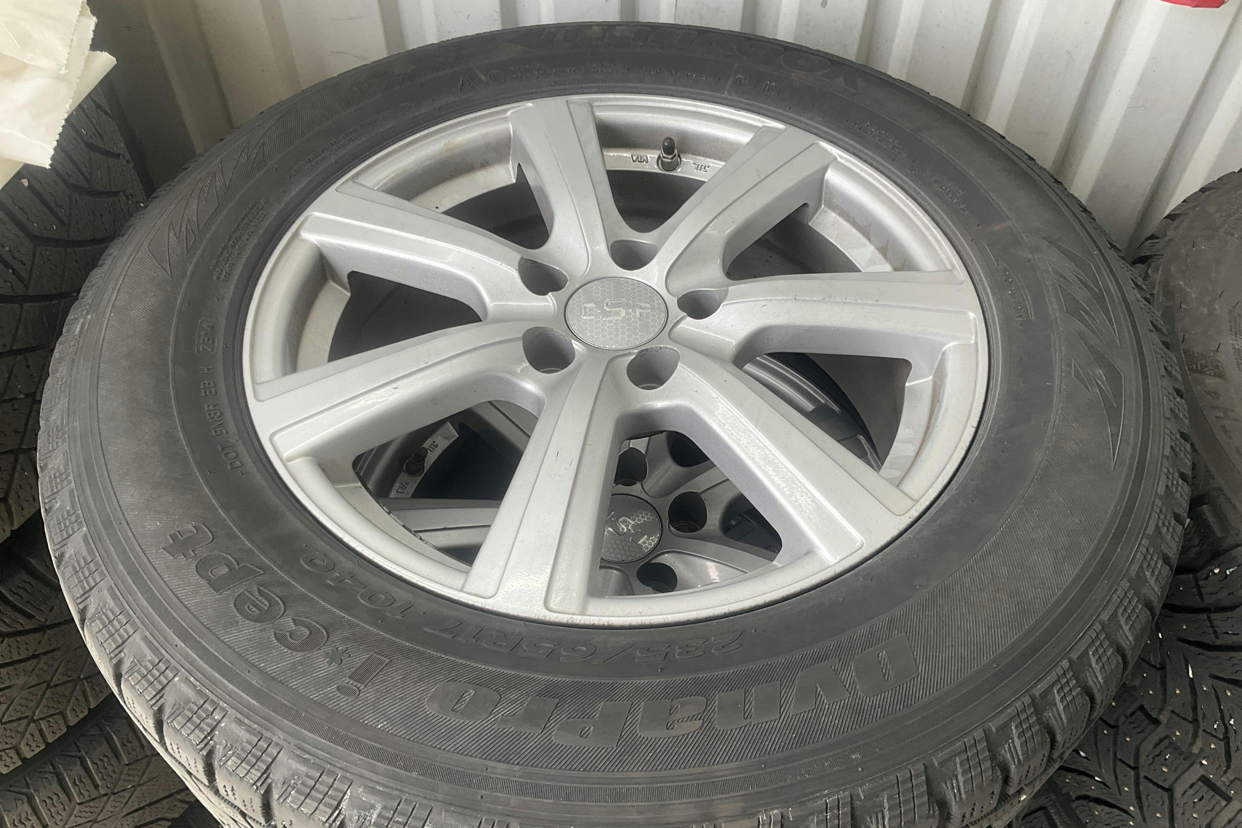 Vehicle Image 16