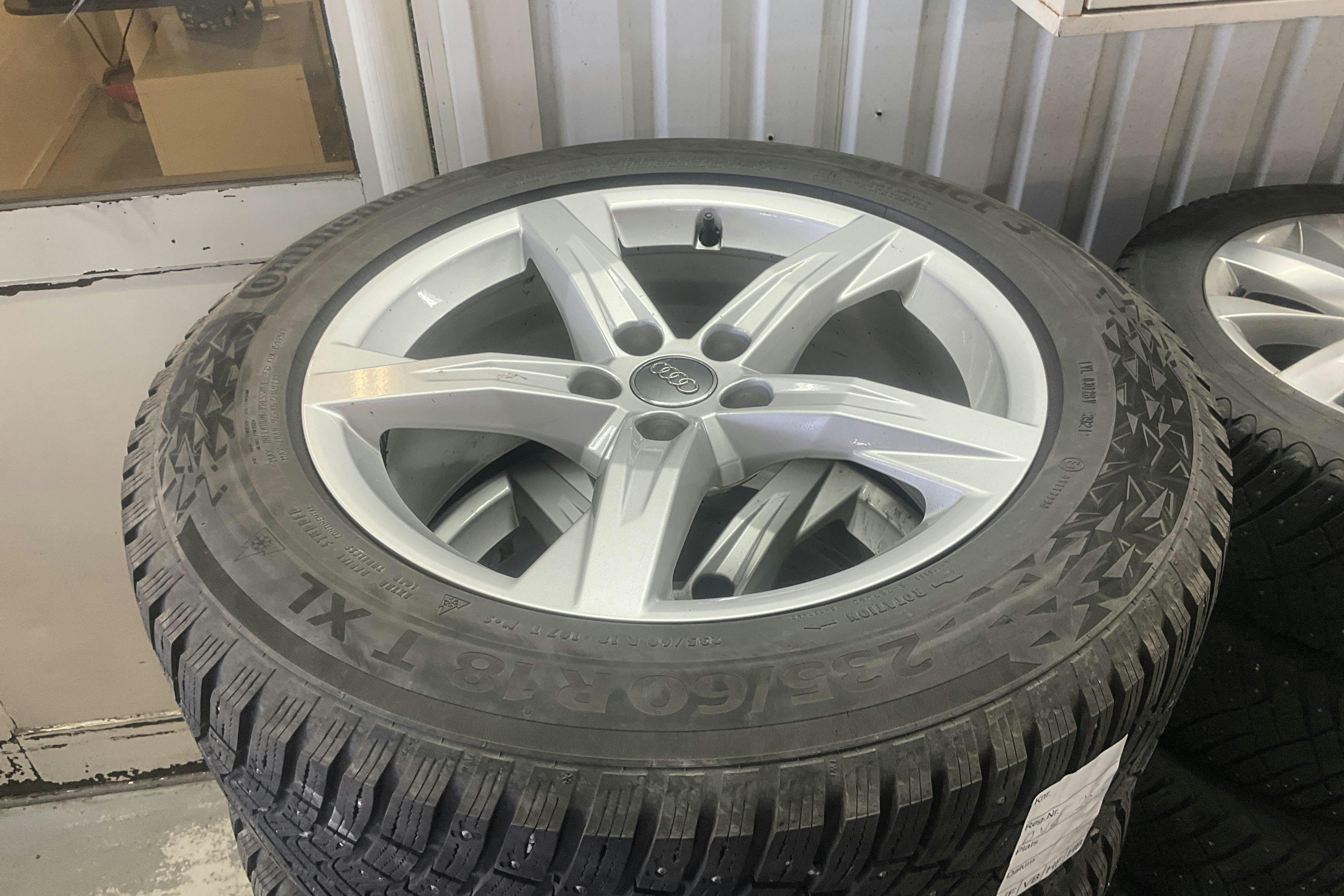 Vehicle Image 14