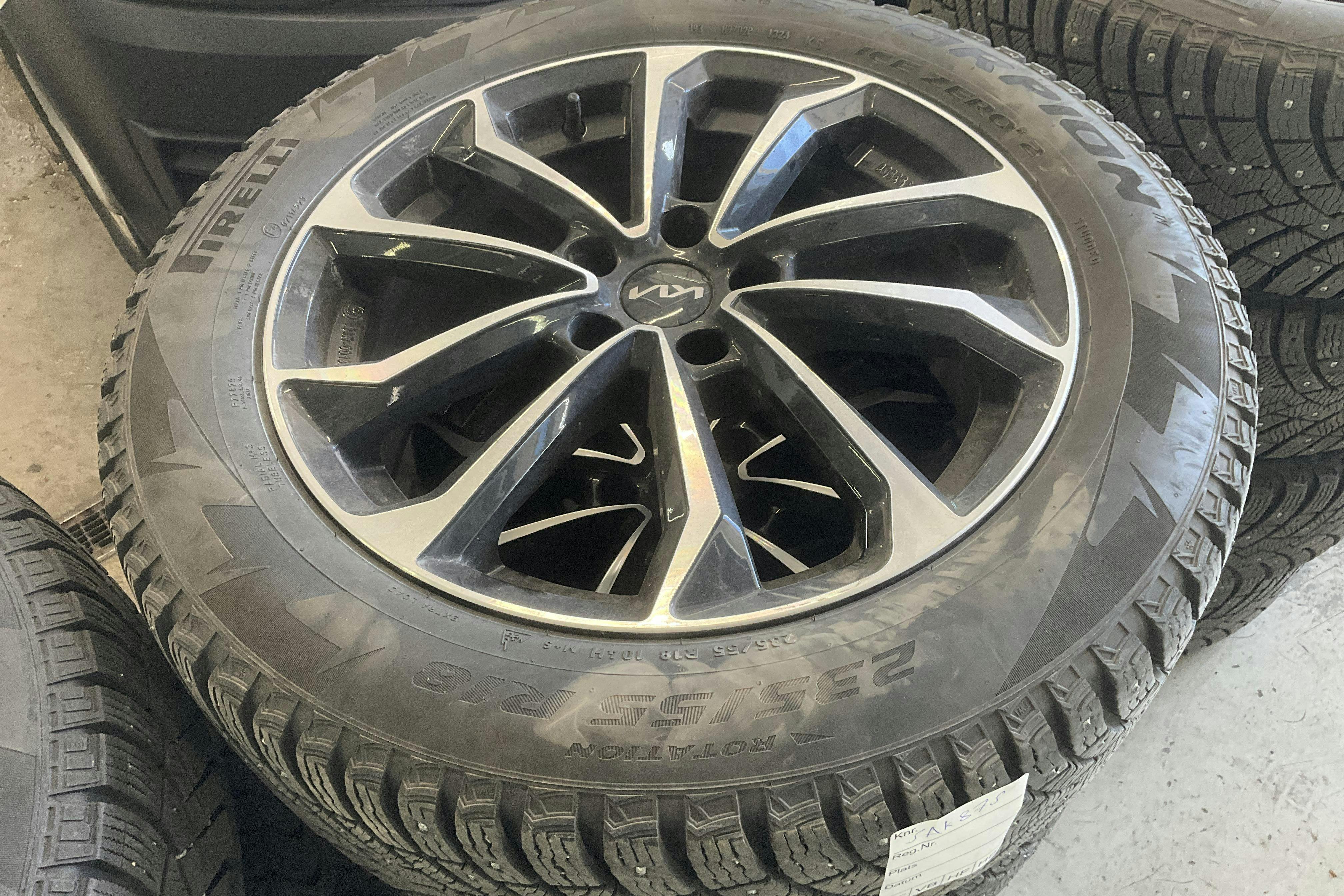 Vehicle Image 16