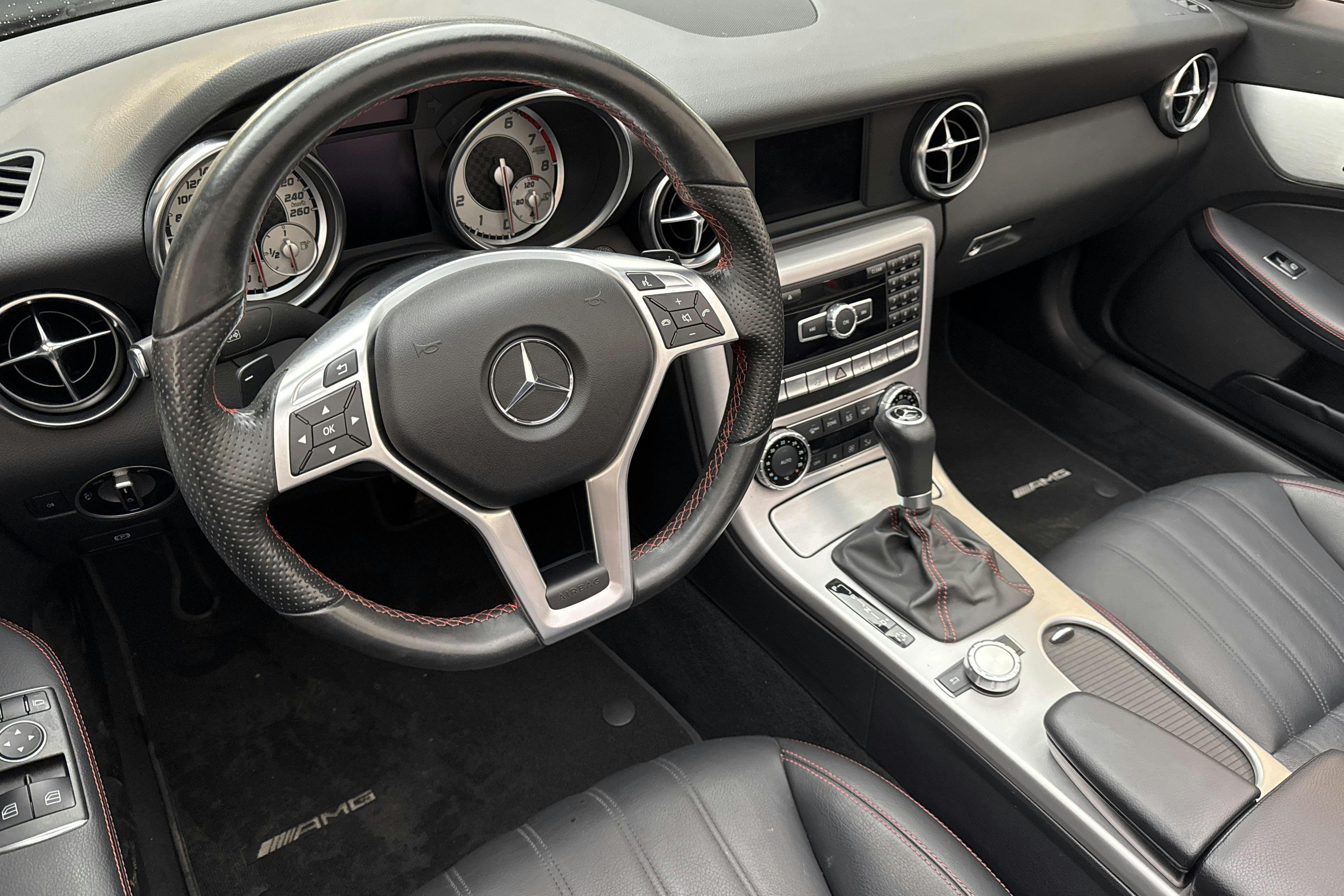 Vehicle Image 16