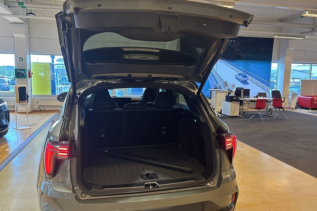 Vehicle Image 14