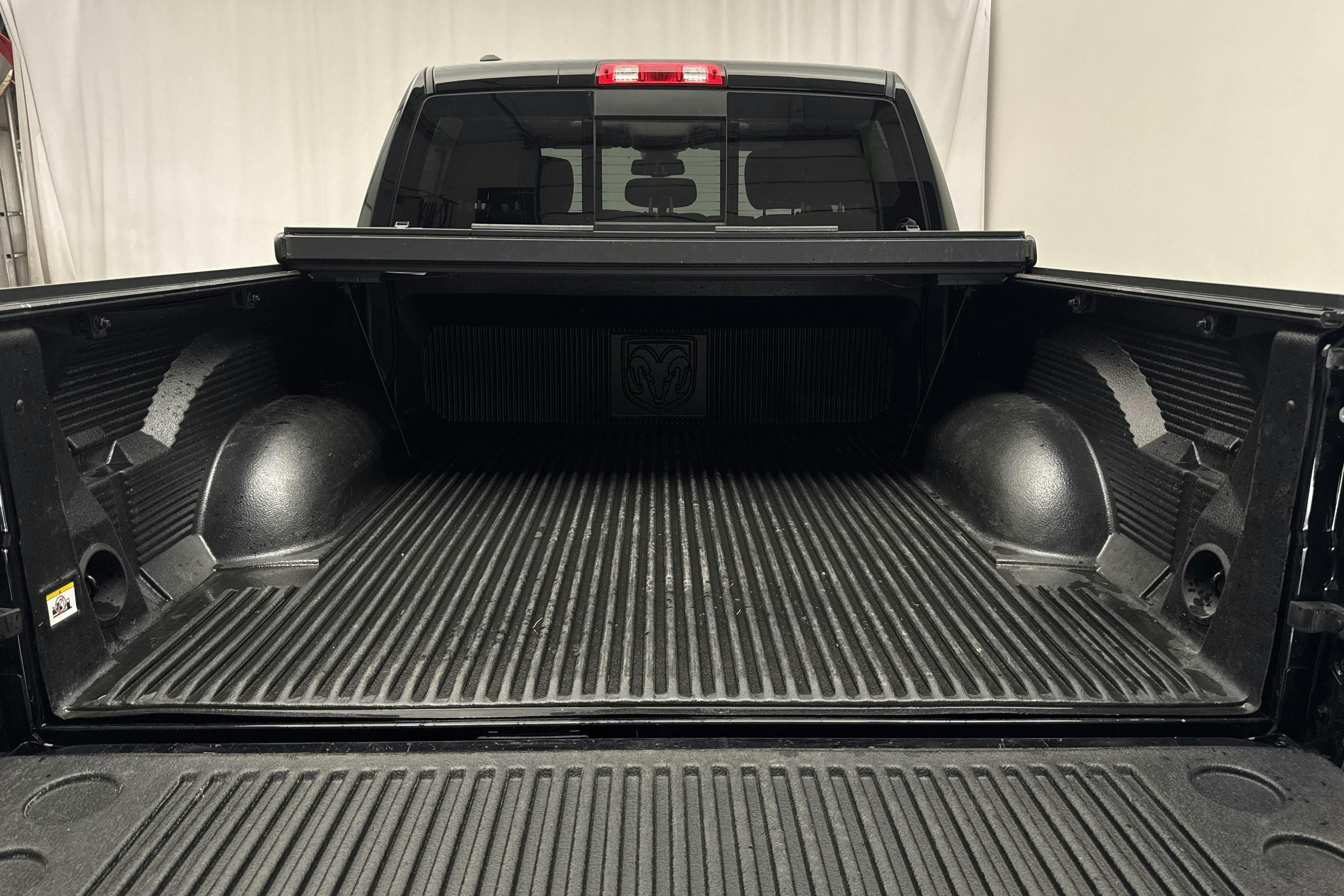 Vehicle Image 9