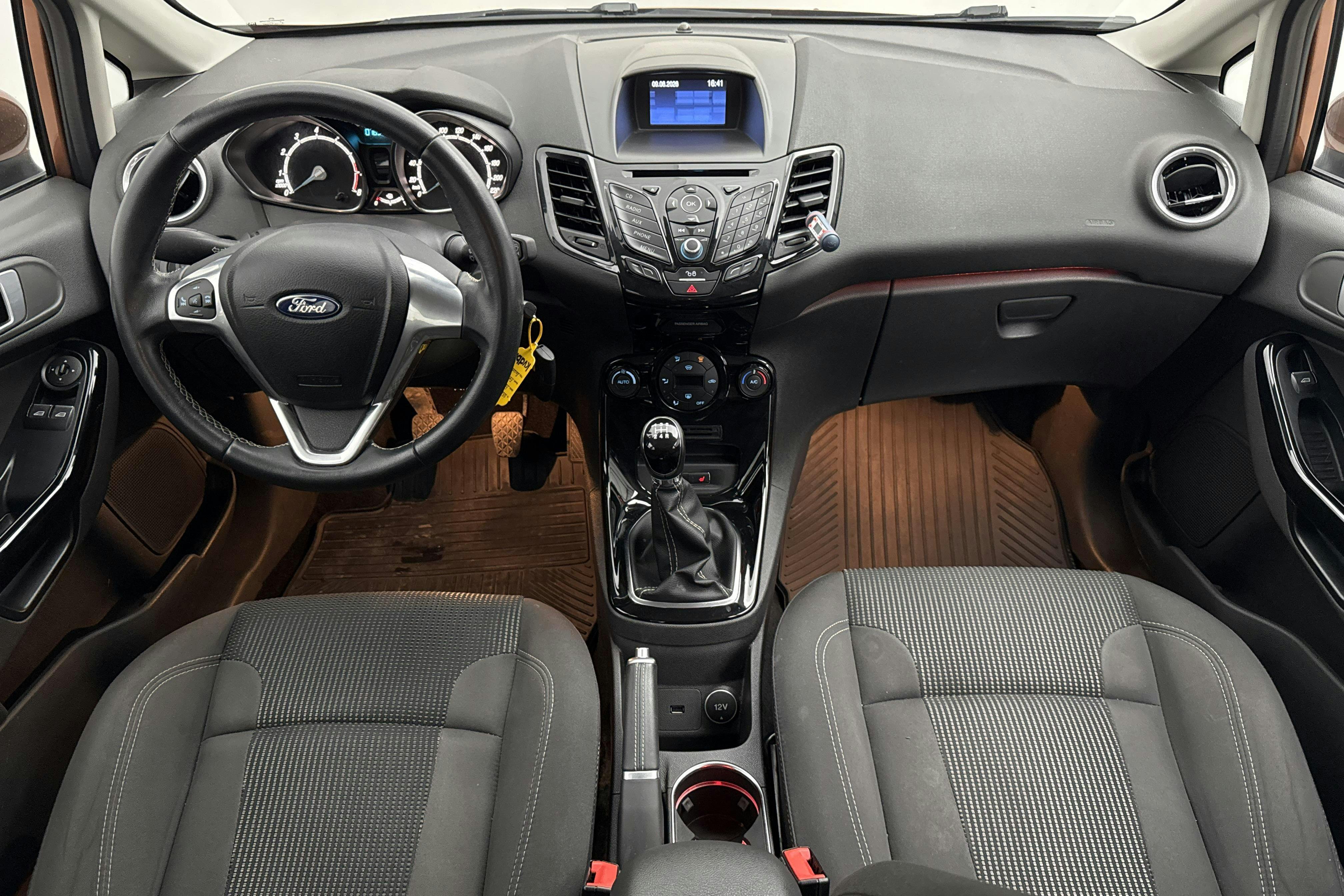 Vehicle Image 6