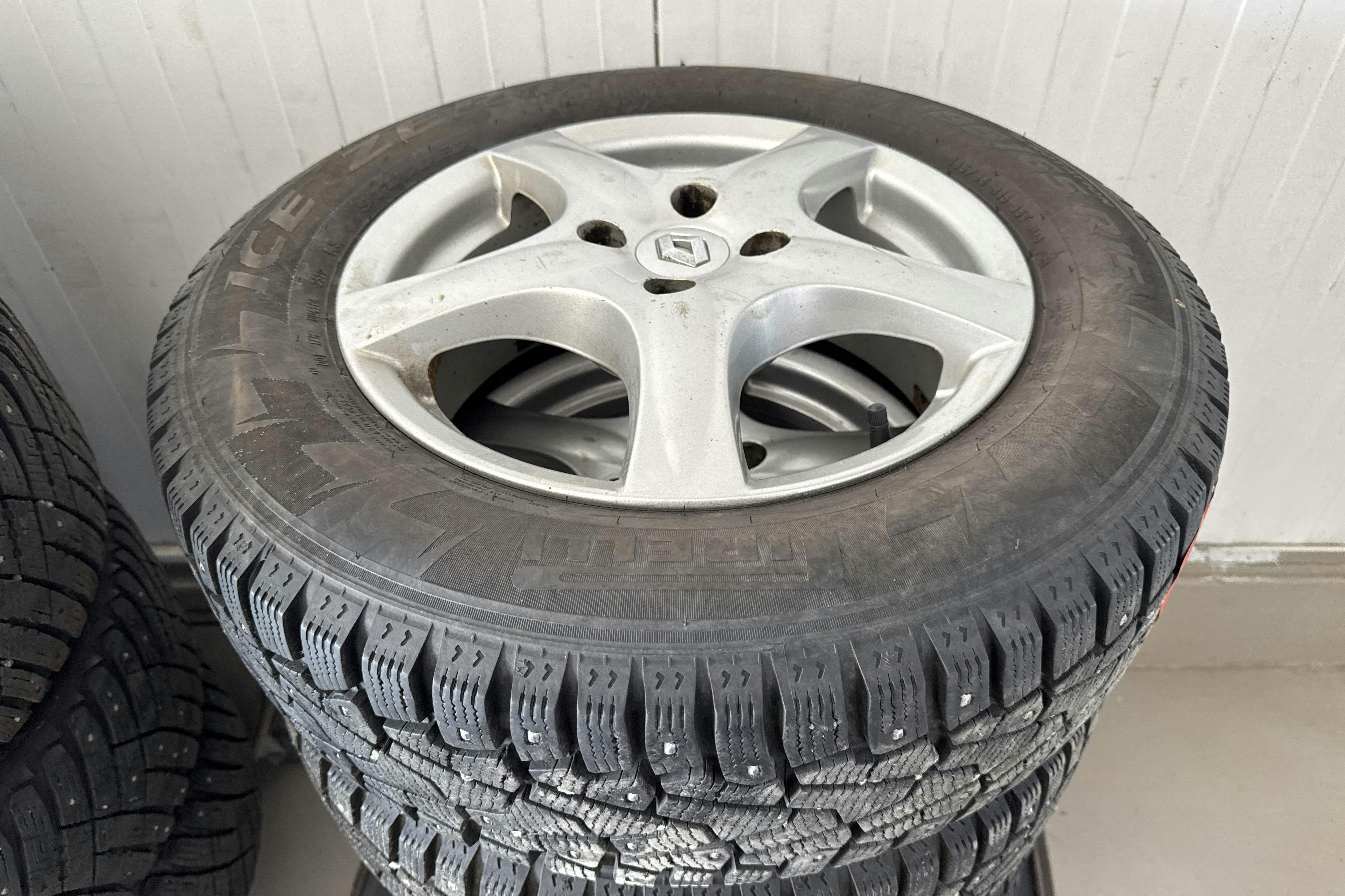 Vehicle Image 11