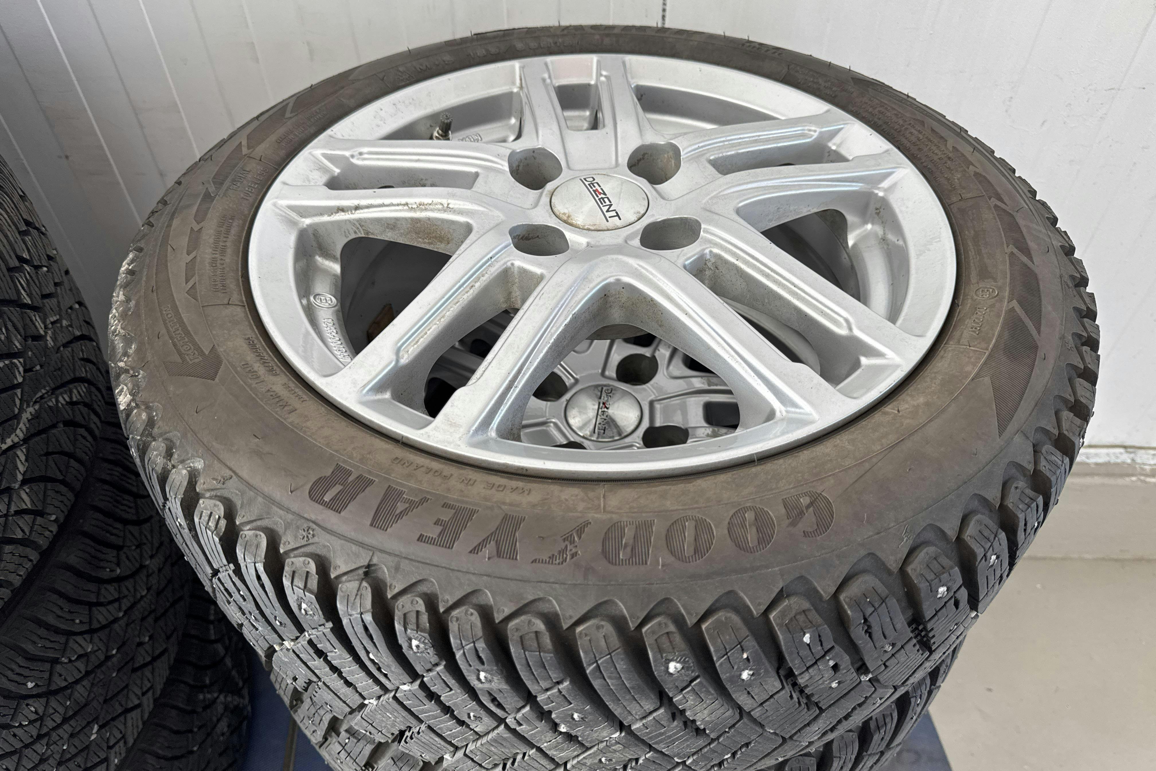 Vehicle Image 11