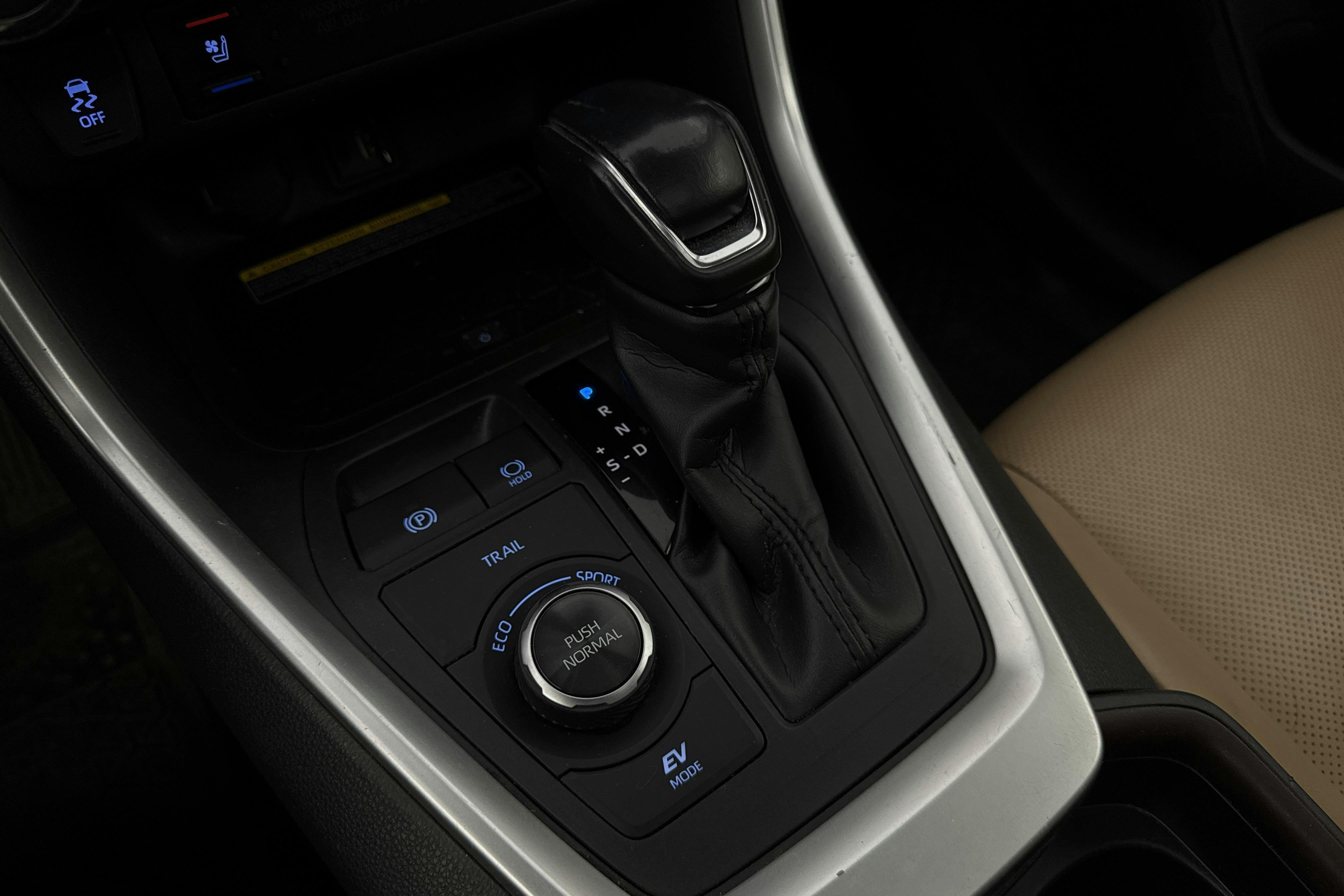 Vehicle Image 14