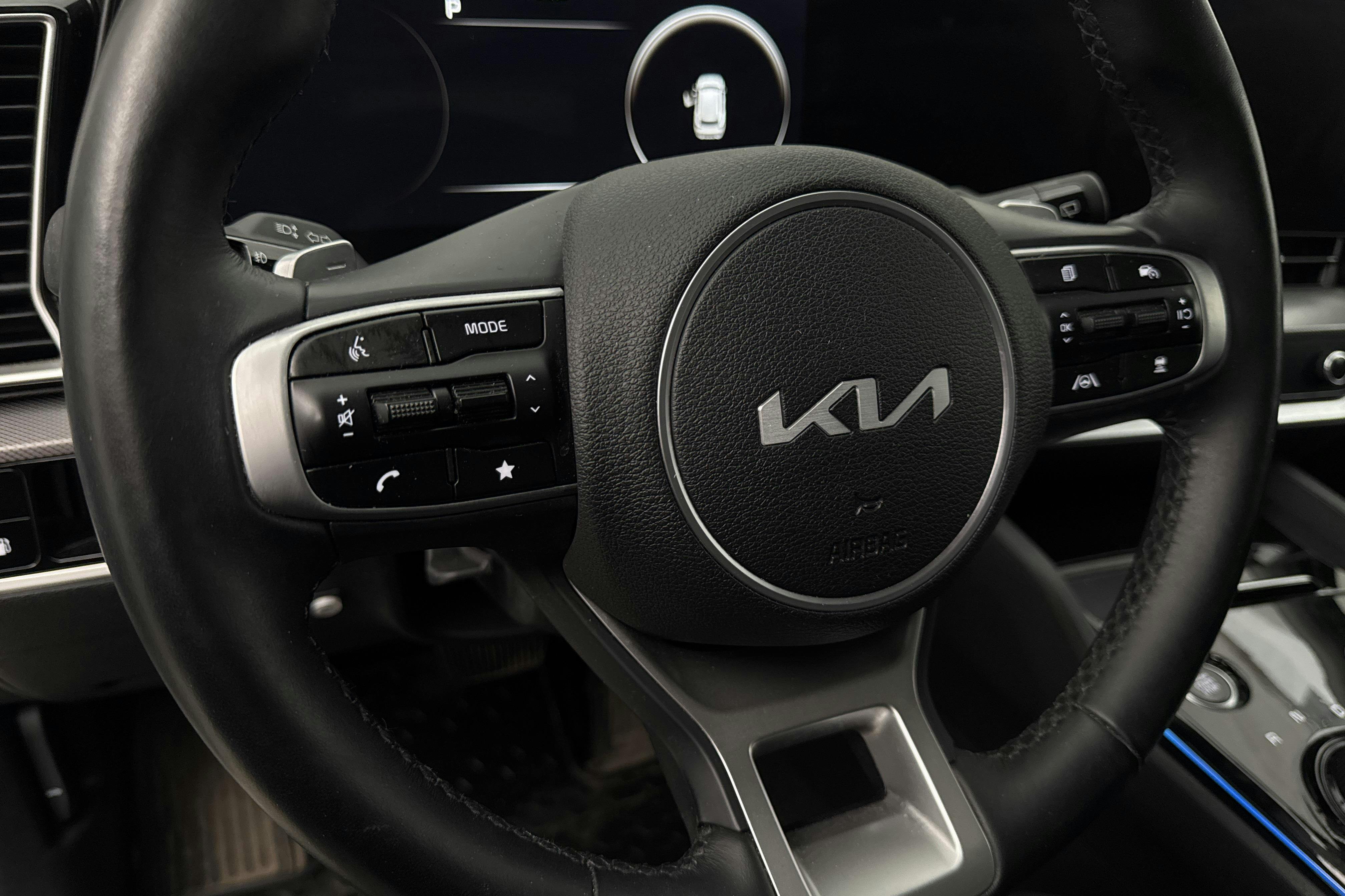 Vehicle Image 16