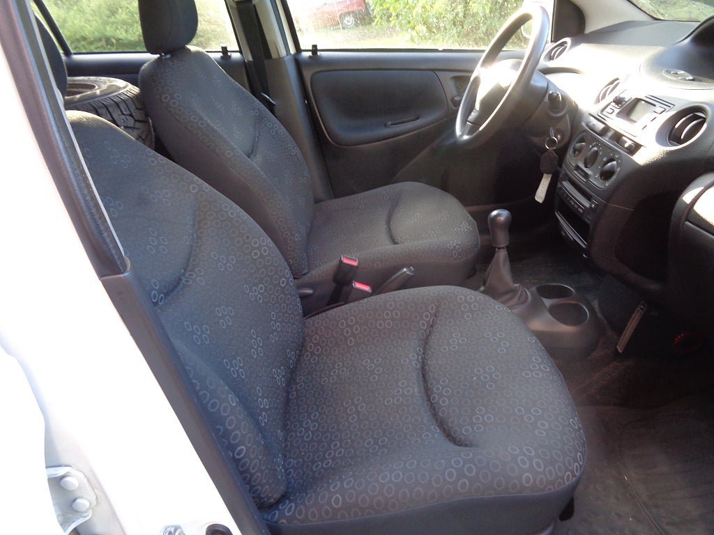 Vehicle Image 32