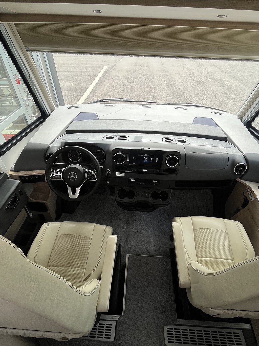 Vehicle Image 28