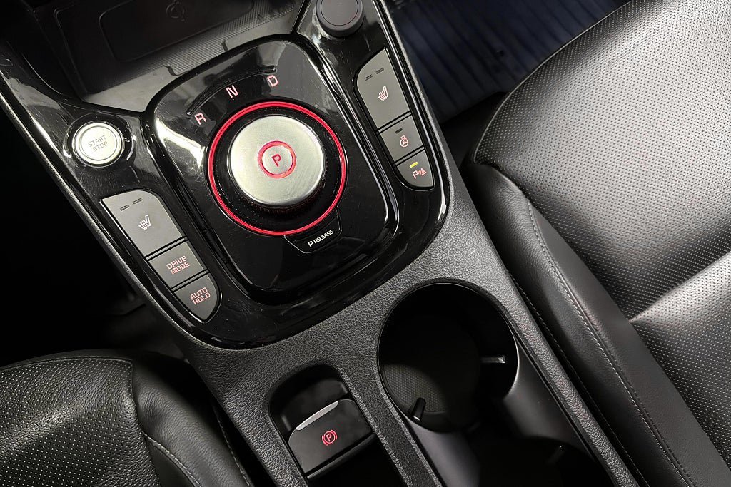 Vehicle Image 12