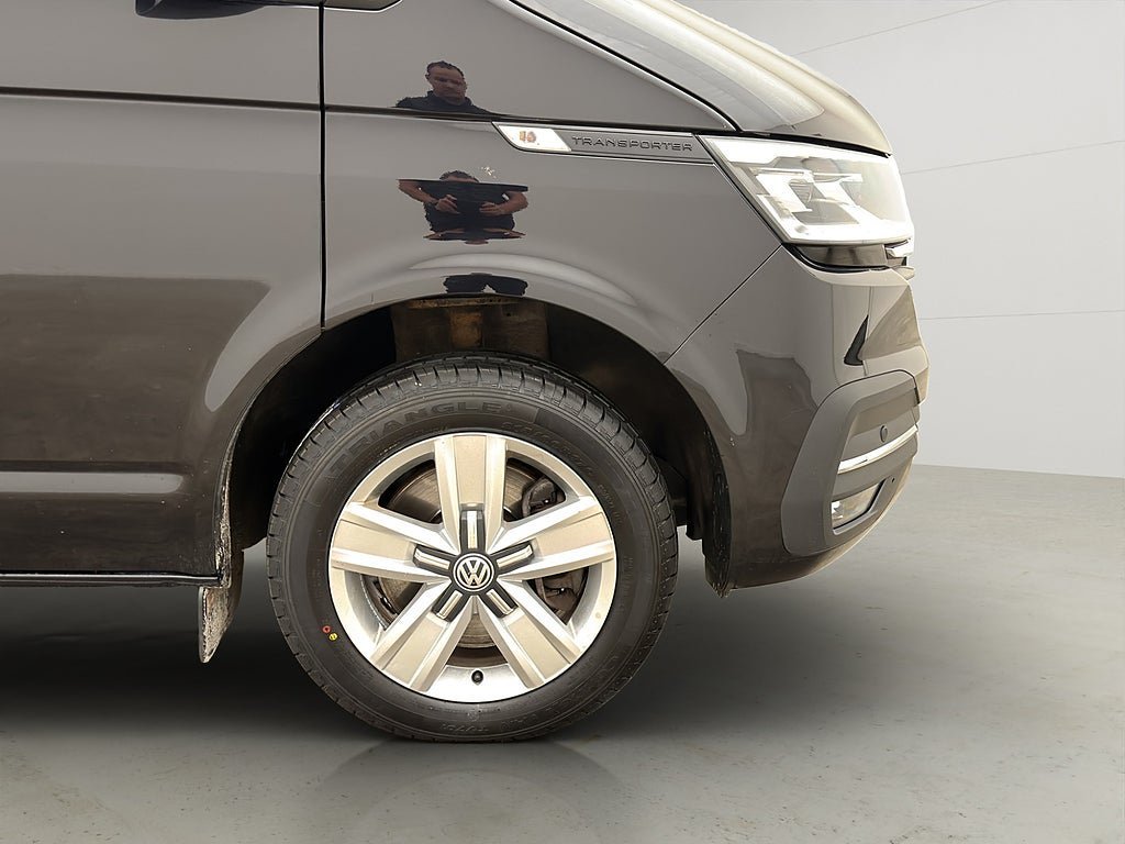 Vehicle Image 32