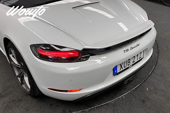 Vehicle Image 23