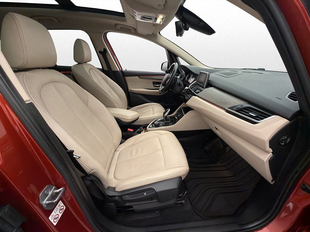 Vehicle Image 16