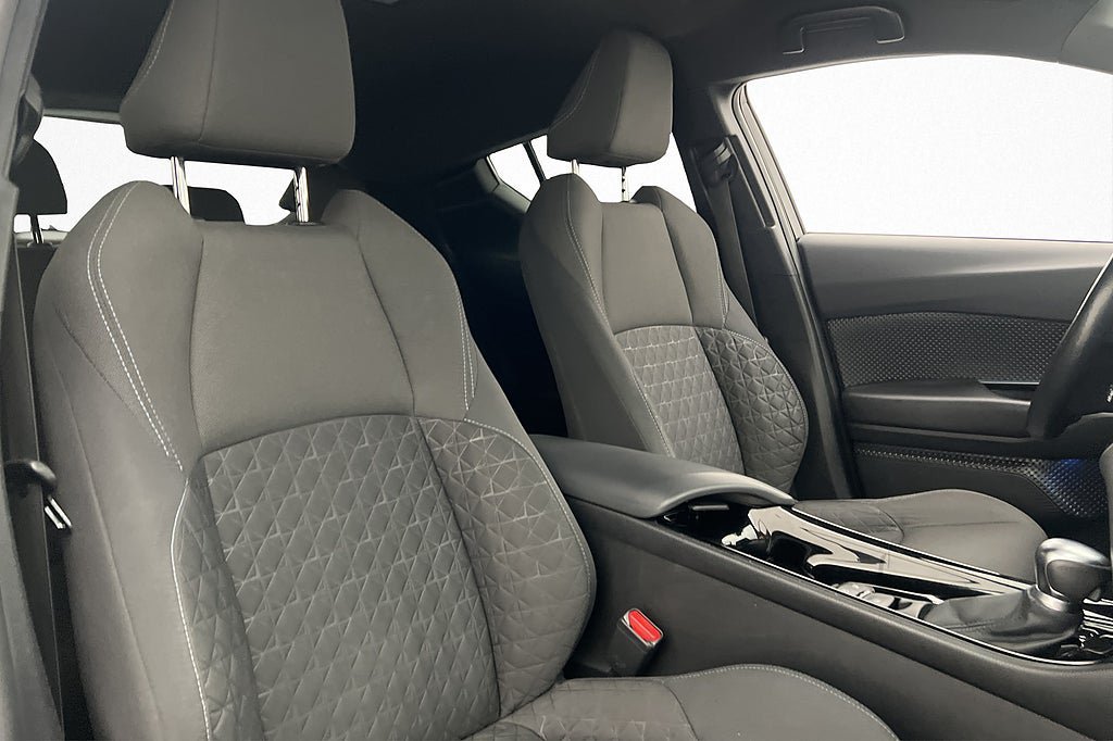 Vehicle Image 25
