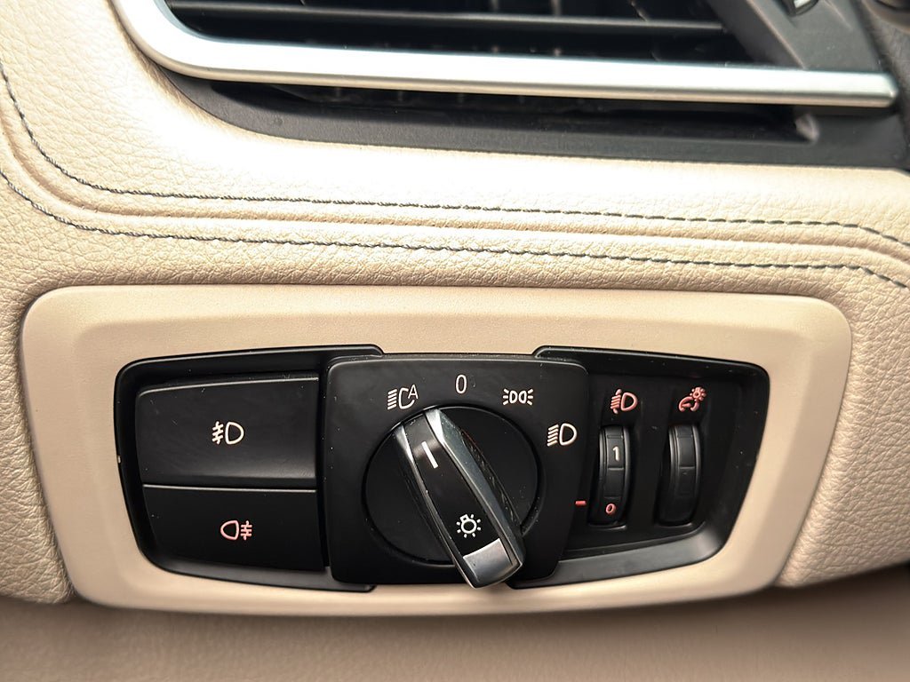 Vehicle Image 32