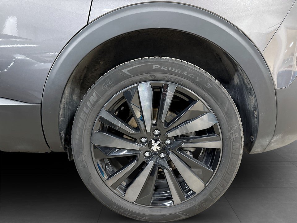 Vehicle Image 17