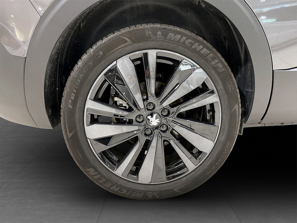 Vehicle Image 17