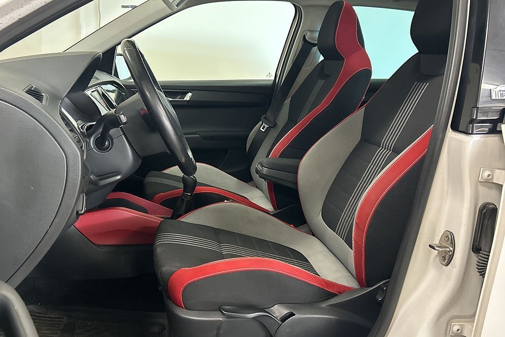 Vehicle Image 12