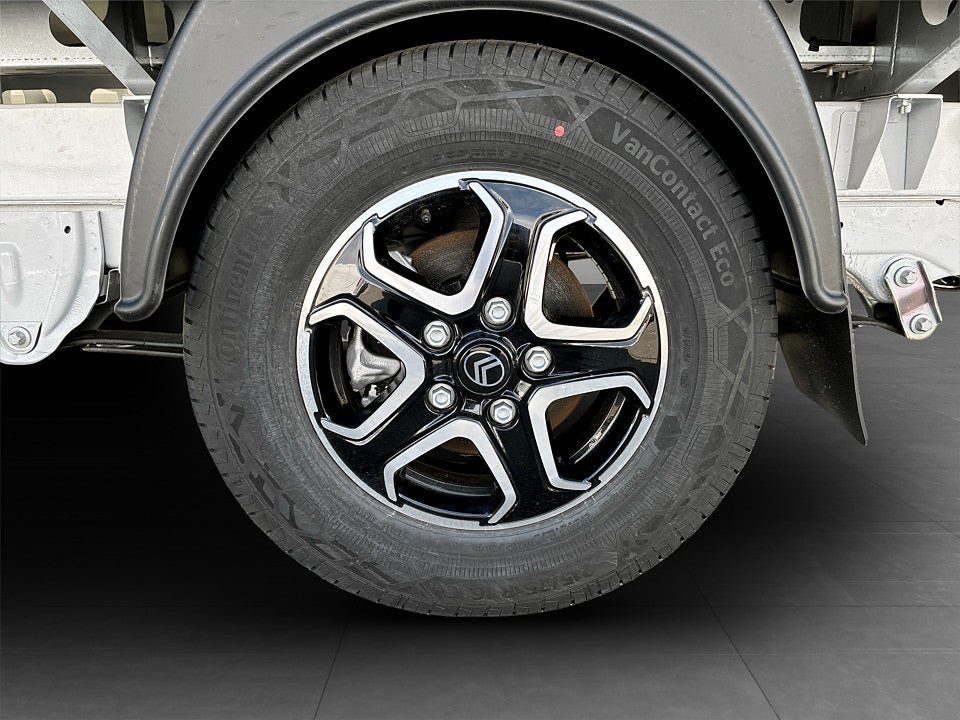 Vehicle Image 16