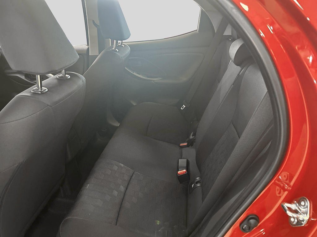 Vehicle Image 9