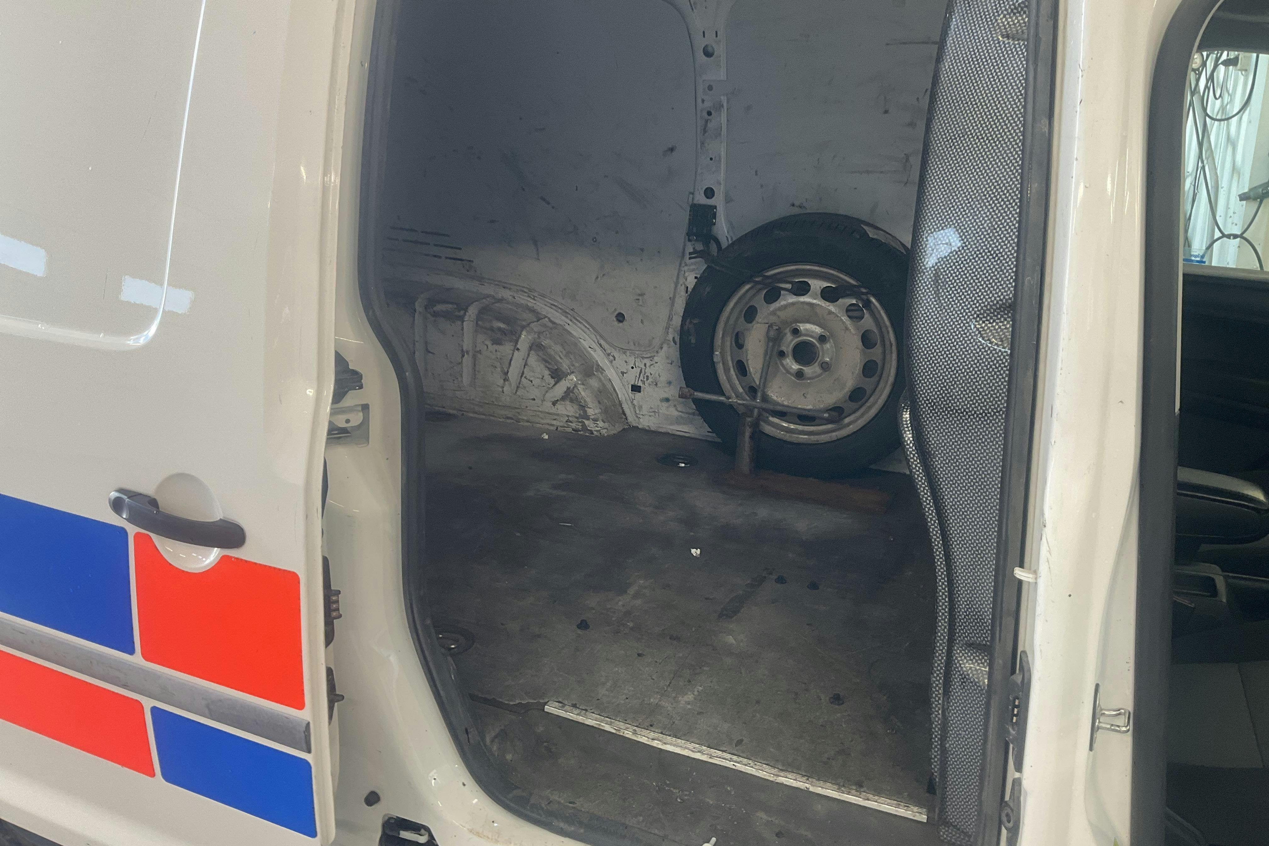 Vehicle Image 8