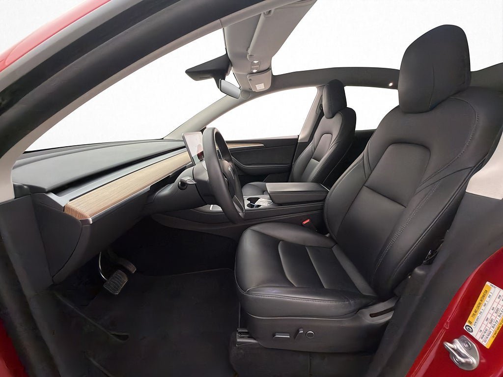 Vehicle Image 12