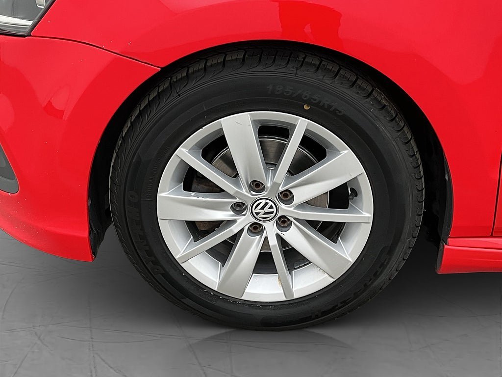 Vehicle Image 25