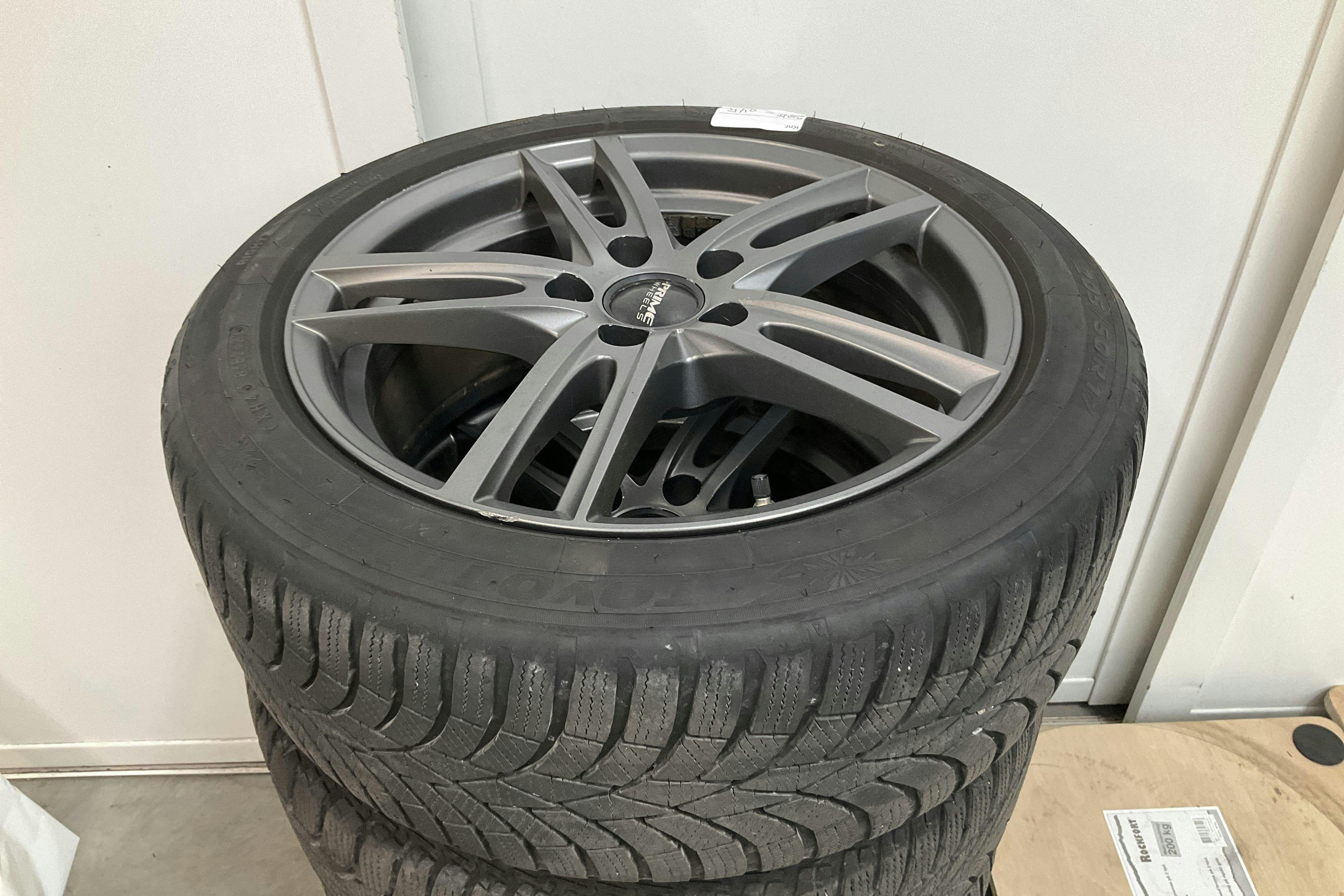 Vehicle Image 12